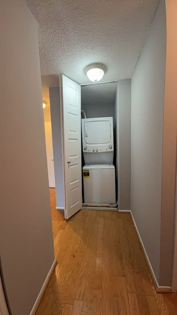 Arlington Condo: 4500 S. Four Mile Run Dr #704