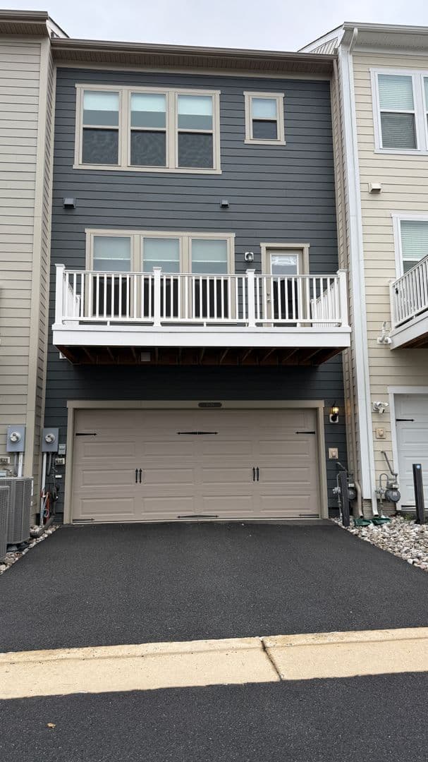 Dumfries Townhome: 1949 Greenbriar Hall Rd