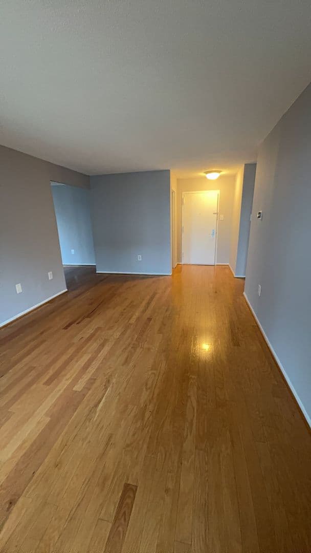 Arlington Condo: 4500 S. Four Mile Run Dr #704