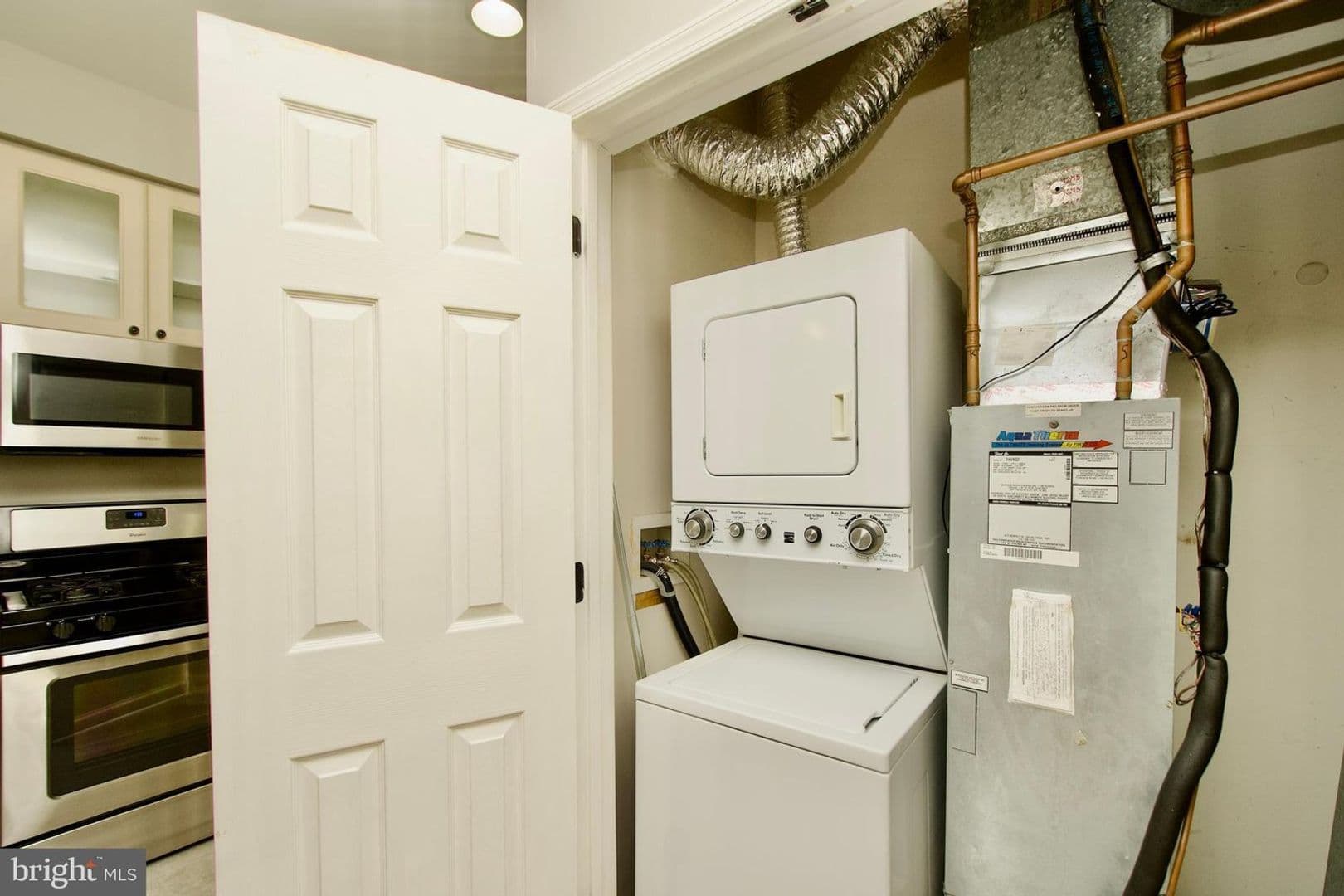 Alexandria Condo: 2324 Henshaw Pl