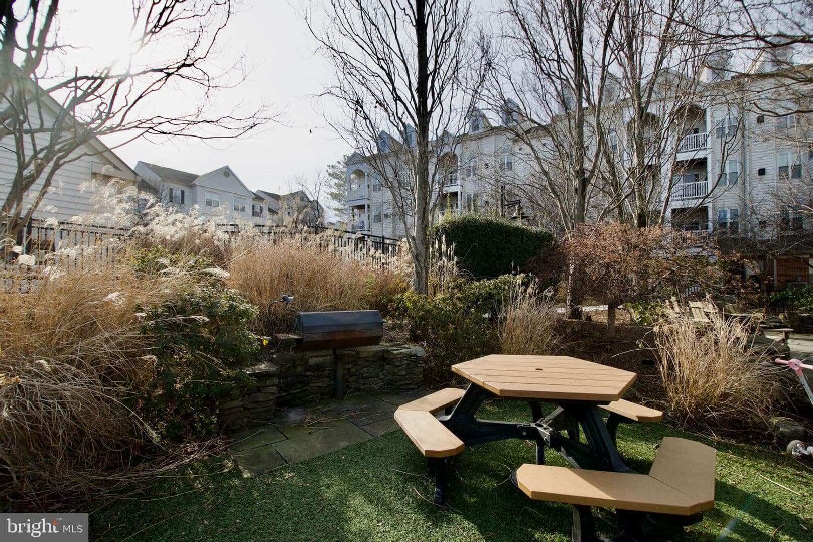 Alexandria Condo: 2324 Henshaw Pl