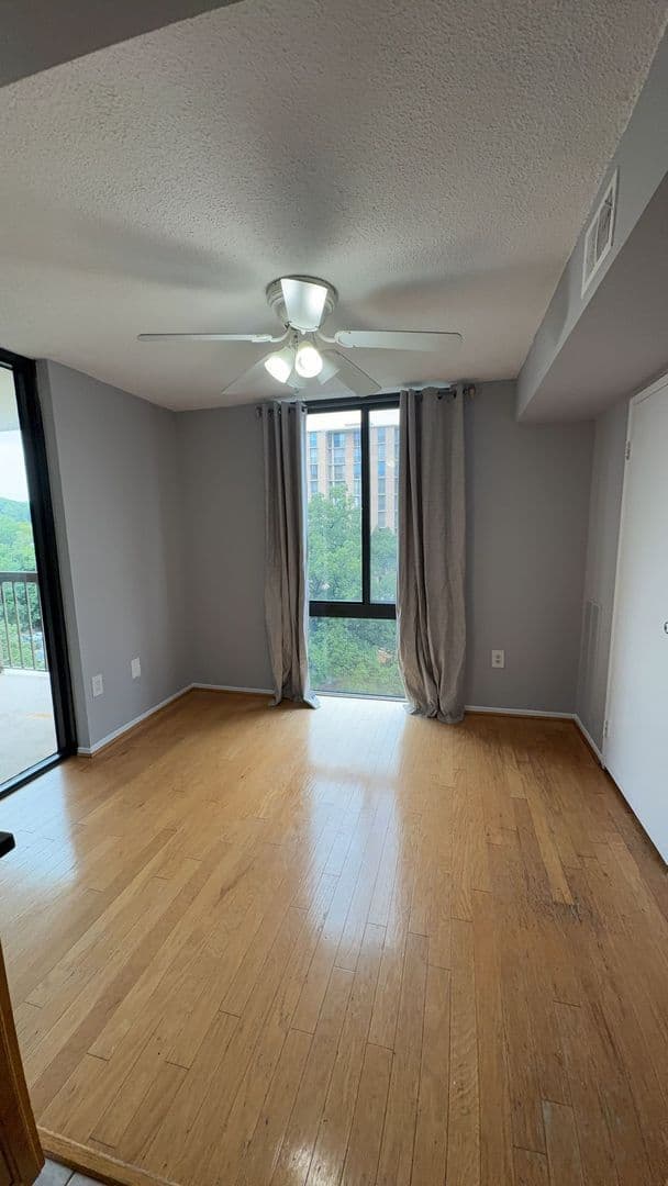Arlington Condo: 4500 S. Four Mile Run Dr #704