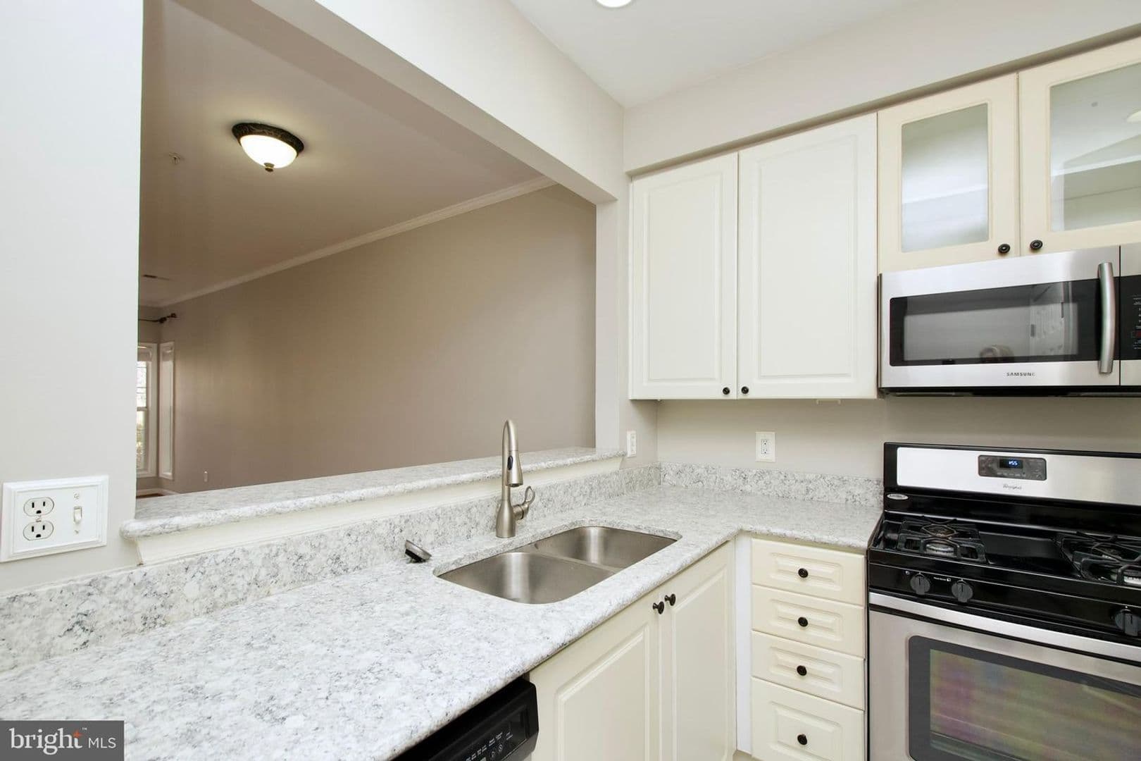 Alexandria Condo: 2324 Henshaw Pl