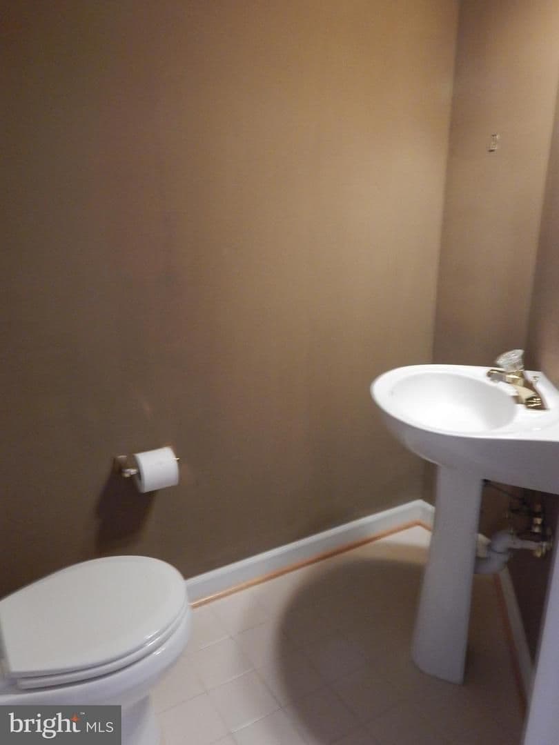 Alexandria House: 6409 Nice Pl
