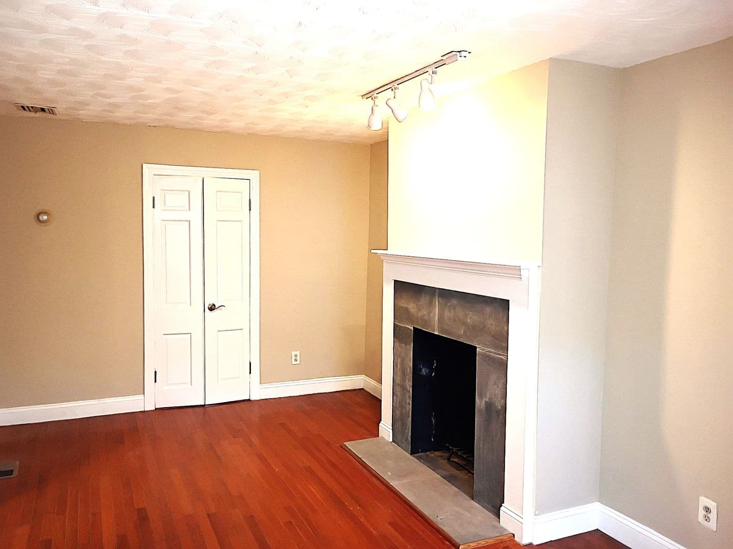 Washington Condo: 514 11th St. SE