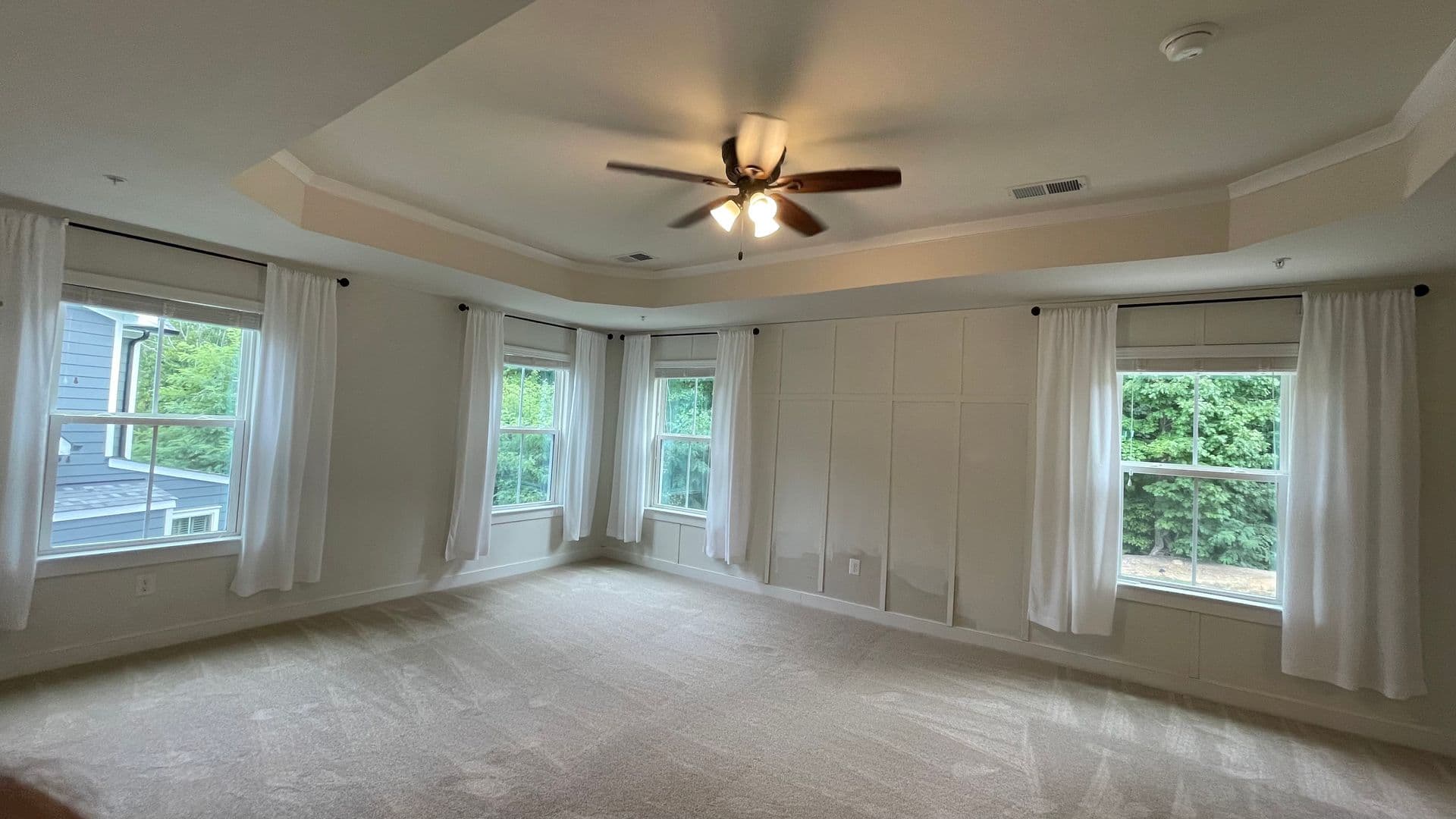 Dumfries House: 2309 Harmsworth Dr