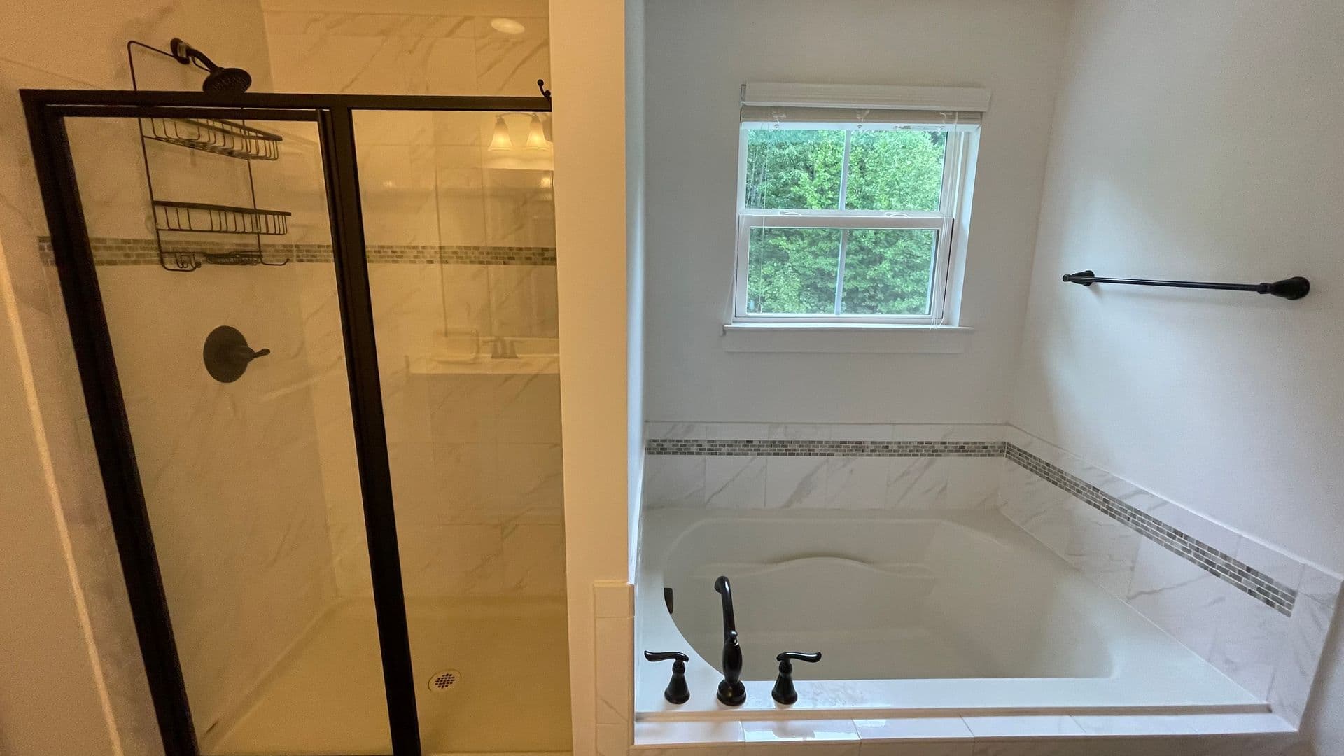 Dumfries House: 2309 Harmsworth Dr