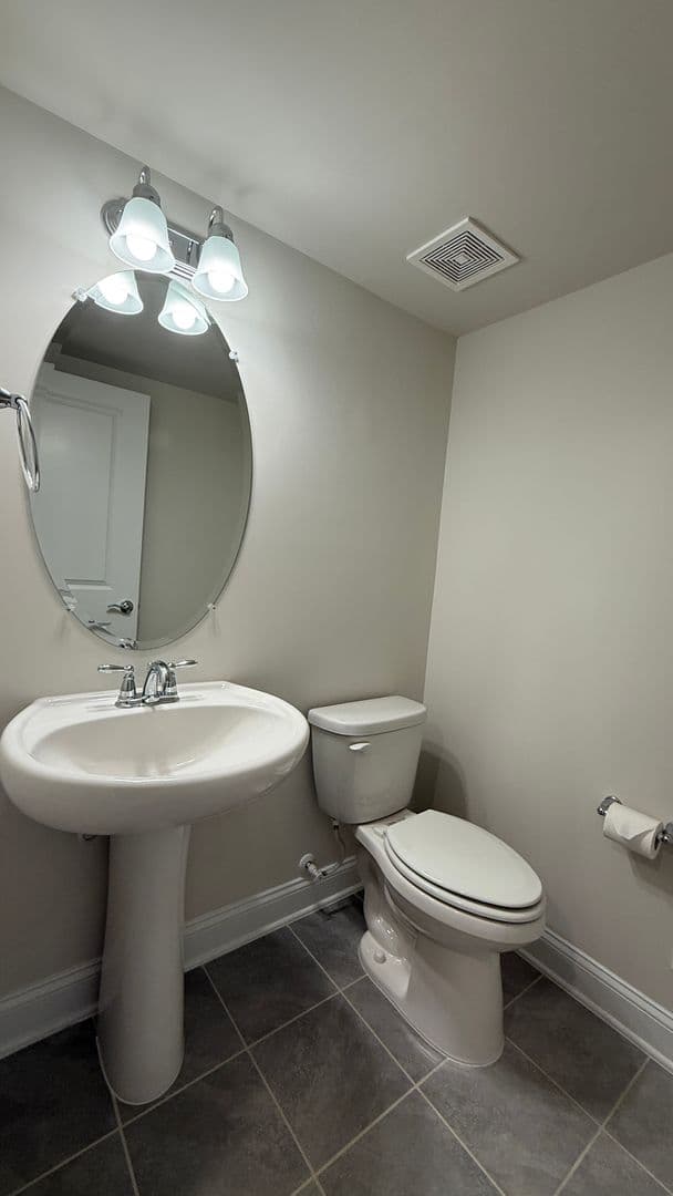 Dumfries Townhome: 1949 Greenbriar Hall Rd