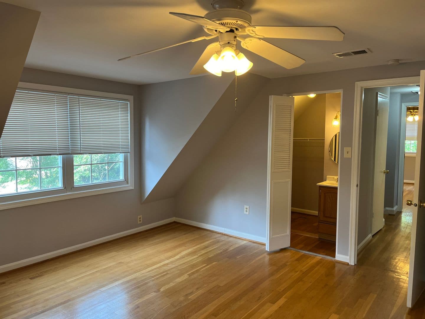 Springfield House: 6803 Dante Ct
