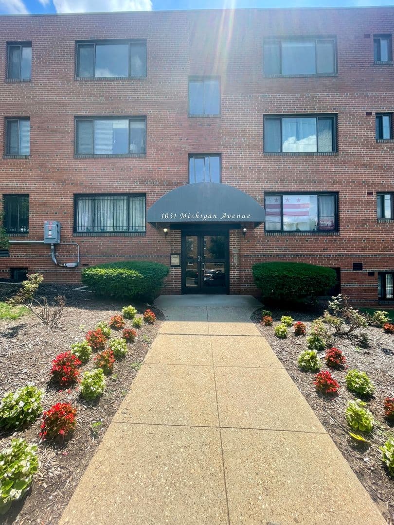 Washington House: 1031 Michigan Avenue NE