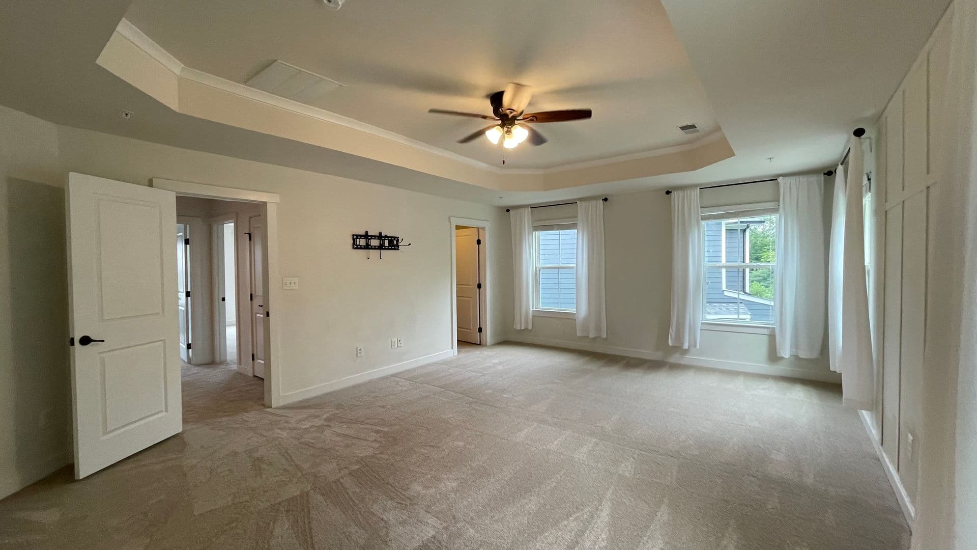 Dumfries House: 2309 Harmsworth Dr