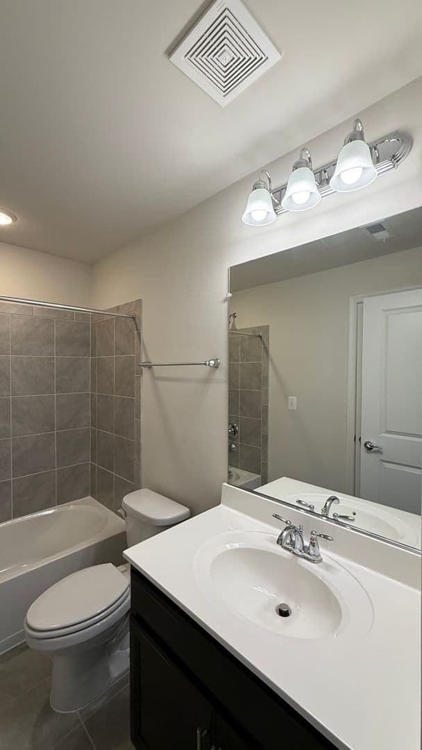 Dumfries Townhome: 1949 Greenbriar Hall Rd