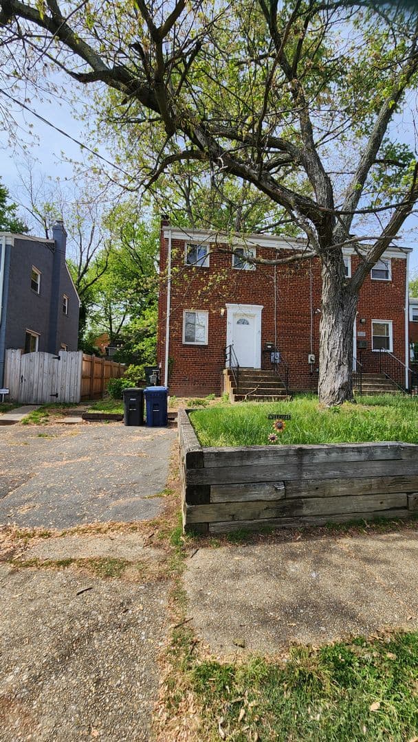 ALEXANDRIA Townhome: 27 S Hudson Street