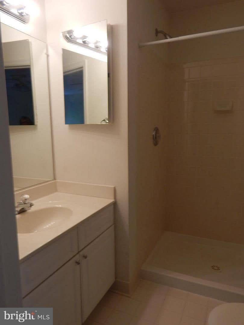 Alexandria House: 6409 Nice Pl