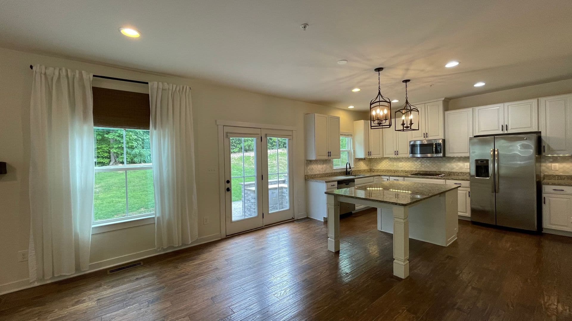 Dumfries House: 2309 Harmsworth Dr