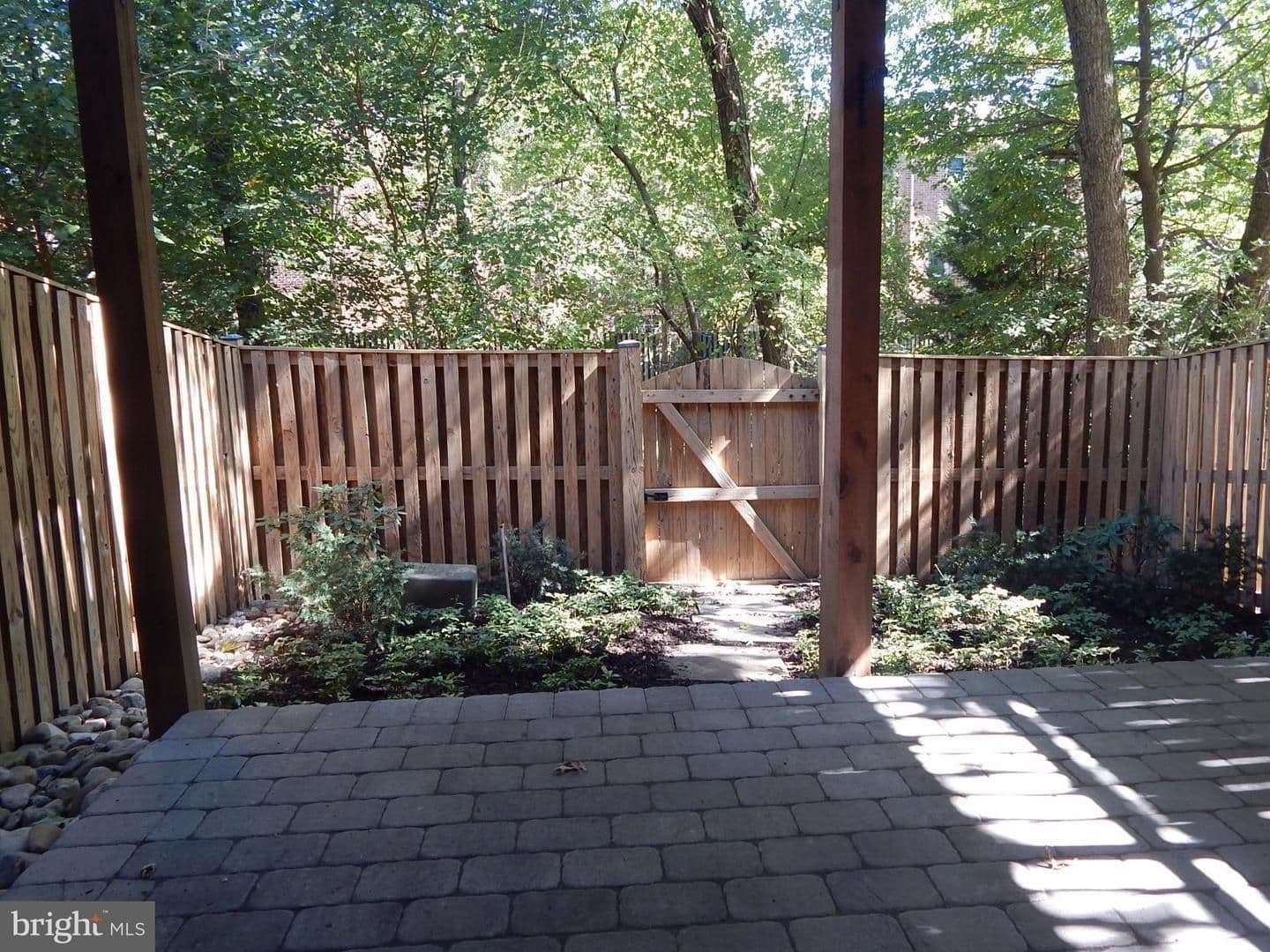 Alexandria House: 6409 Nice Pl