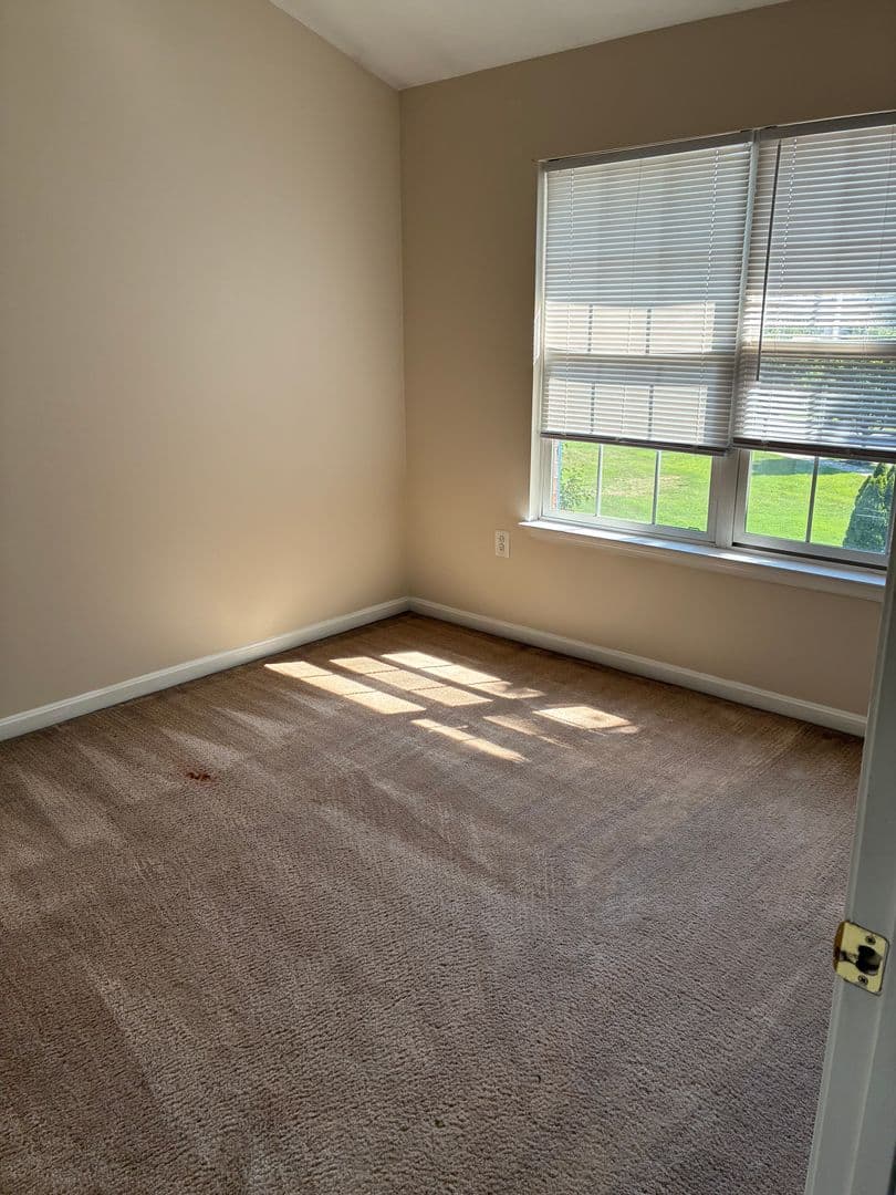 White Plains House: 10164 Tree Frog Place