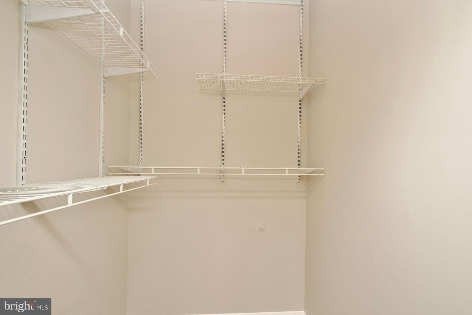 Alexandria Condo: 2324 Henshaw Pl