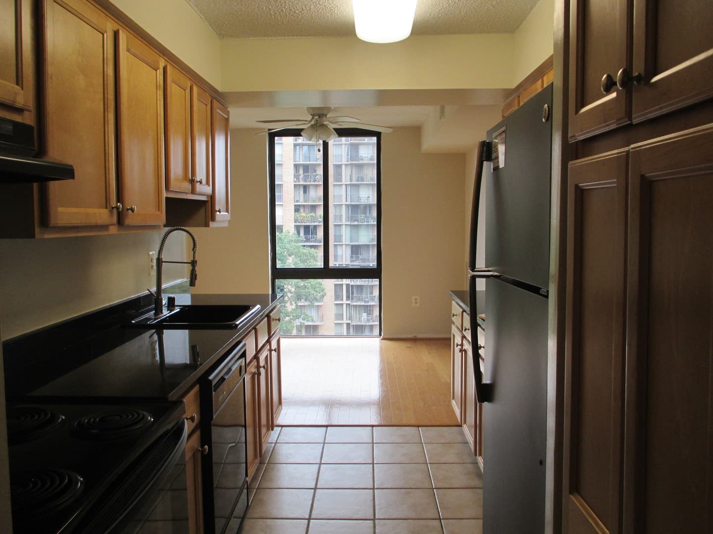 Arlington Condo: 4500 S. Four Mile Run Dr #704