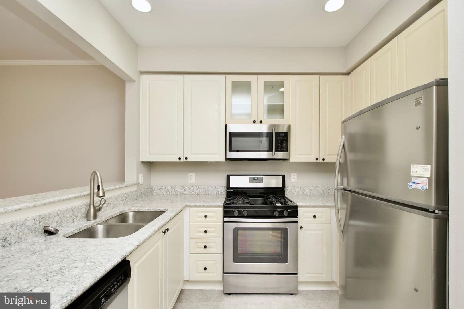 Alexandria Condo: 2324 Henshaw Pl