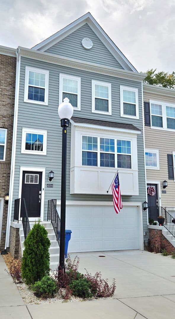 California Townhome: 45294 Clearview Way