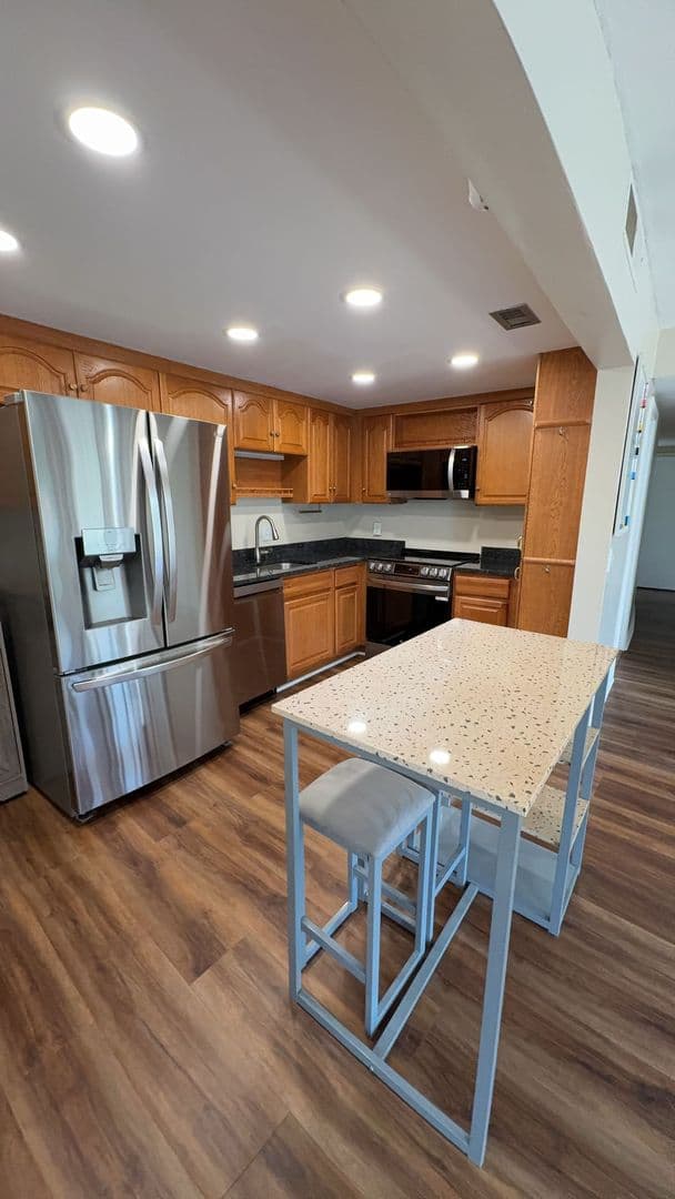 Alexandria House: 6301 Stevenson Avenue