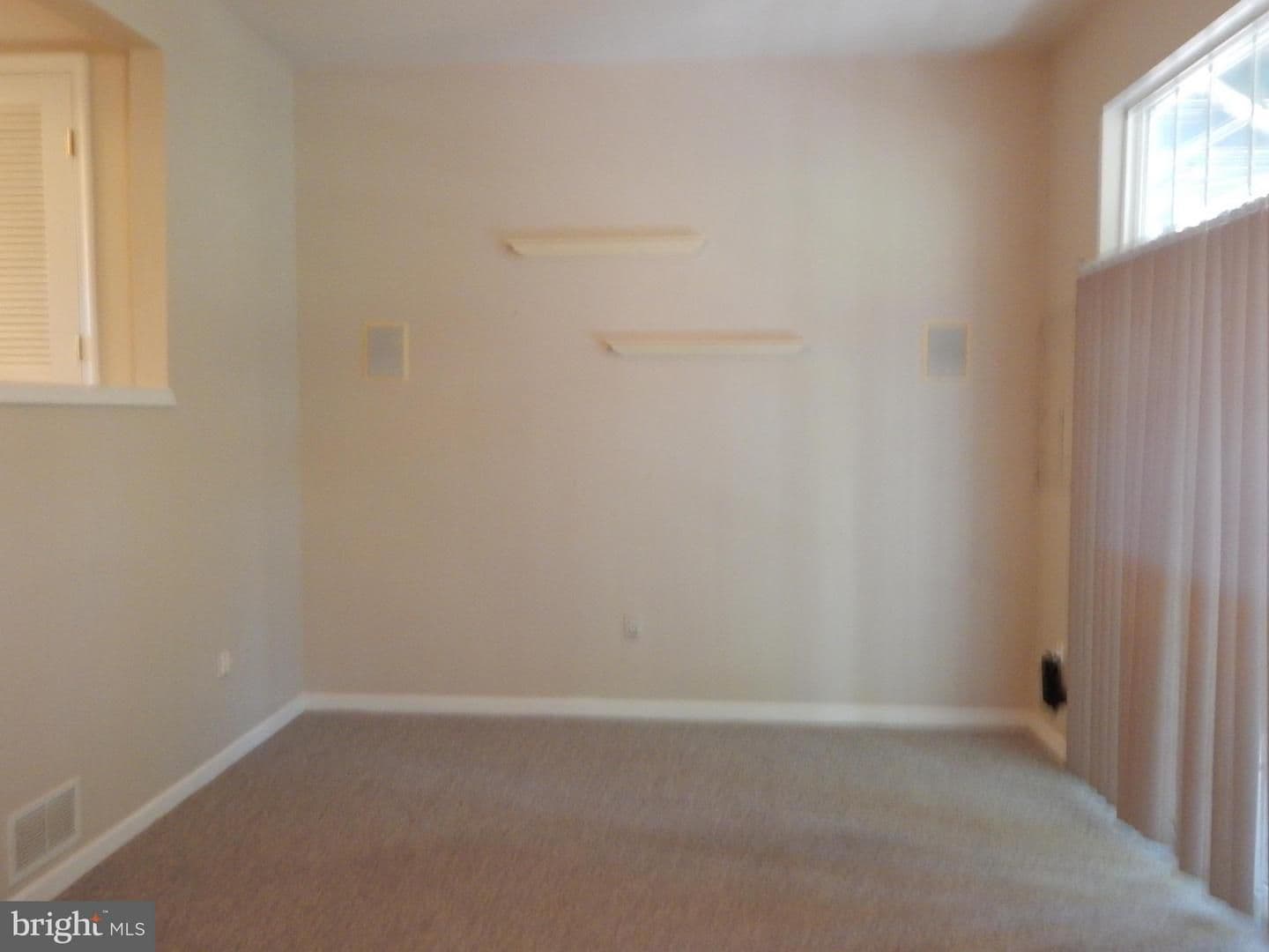Alexandria House: 6409 Nice Pl
