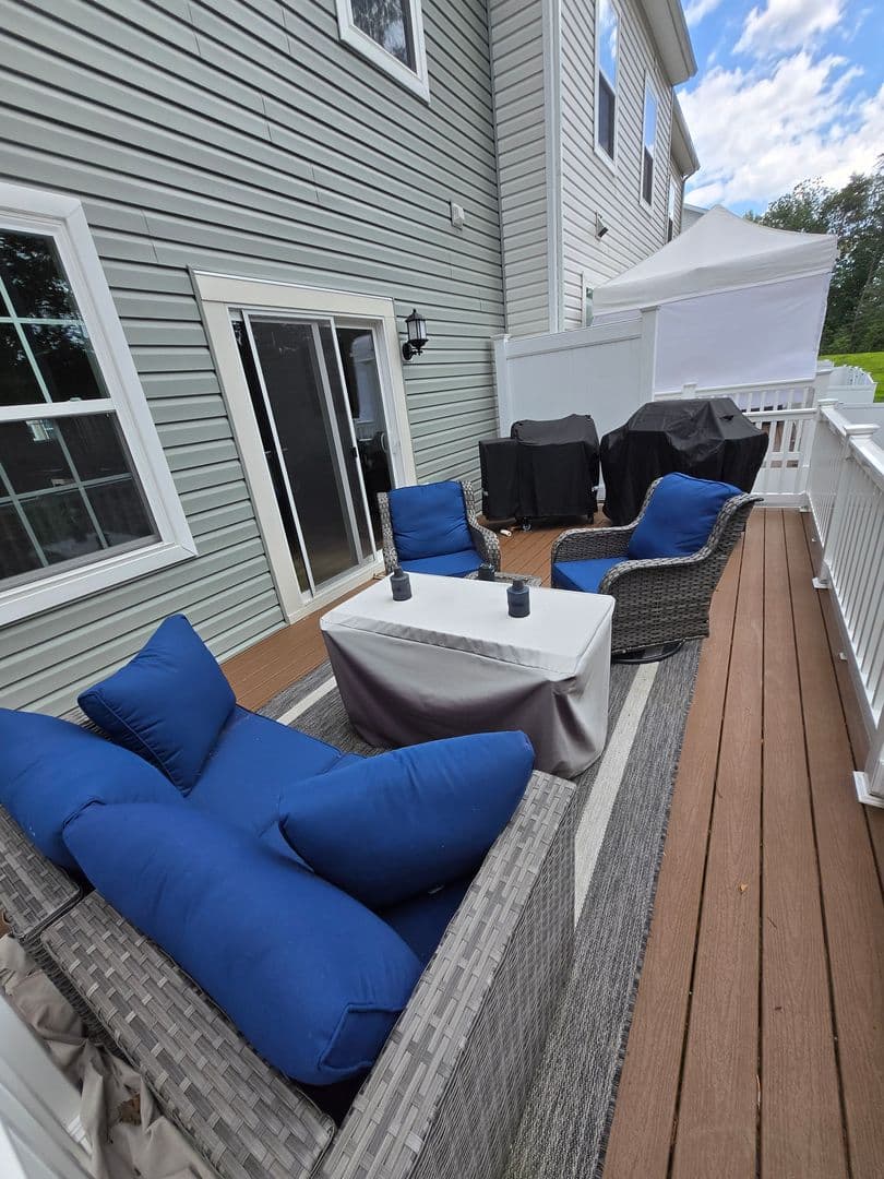 California Townhome: 45294 Clearview Way
