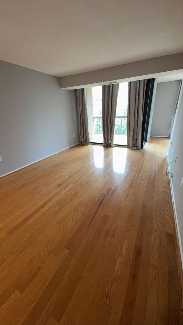 Arlington Condo: 4500 S. Four Mile Run Dr #704