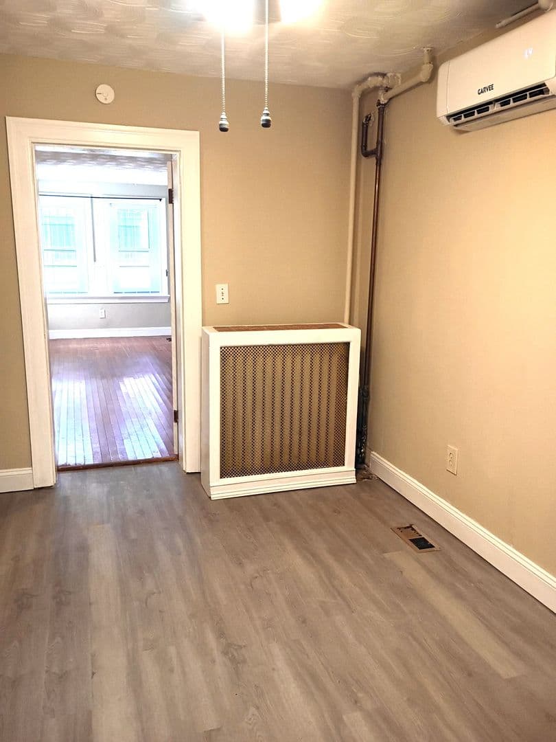 Washington Condo: 514 11th St. SE