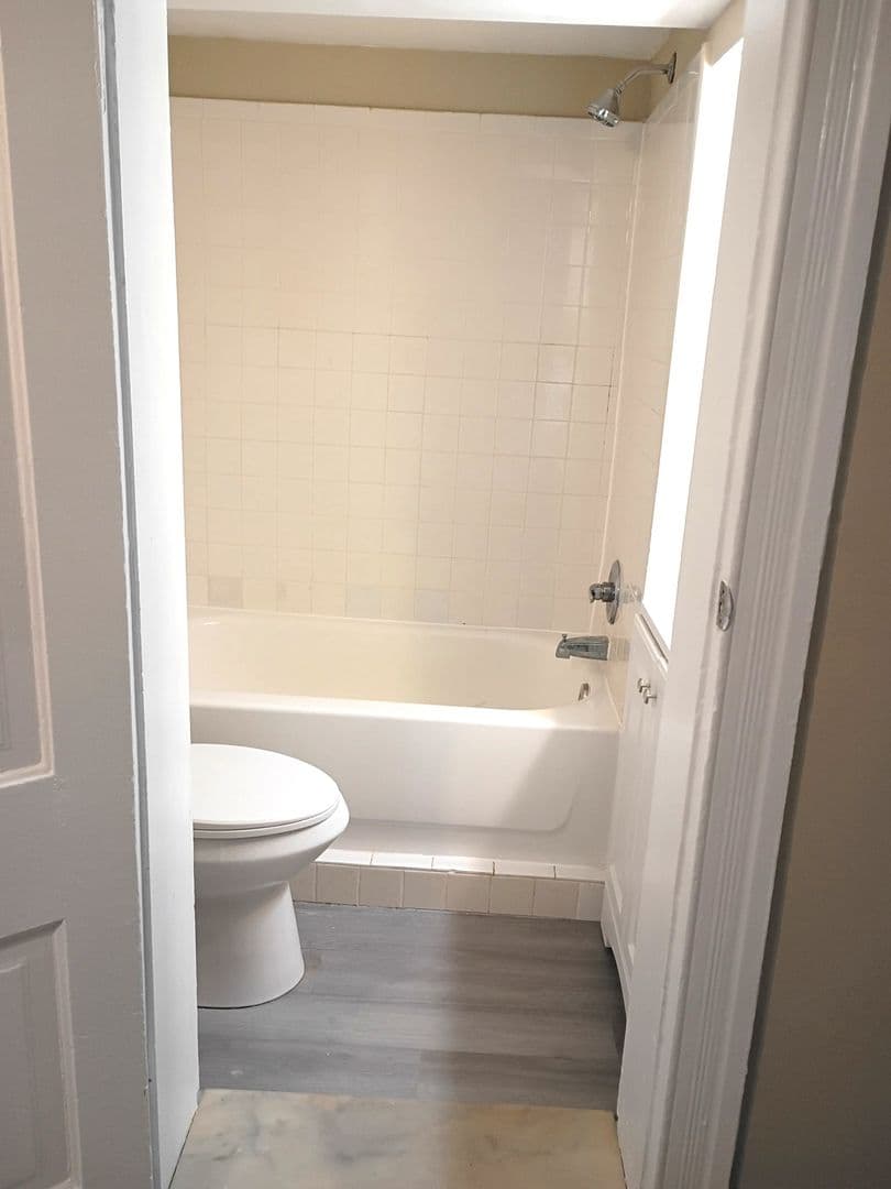 Washington Condo: 514 11th St. SE