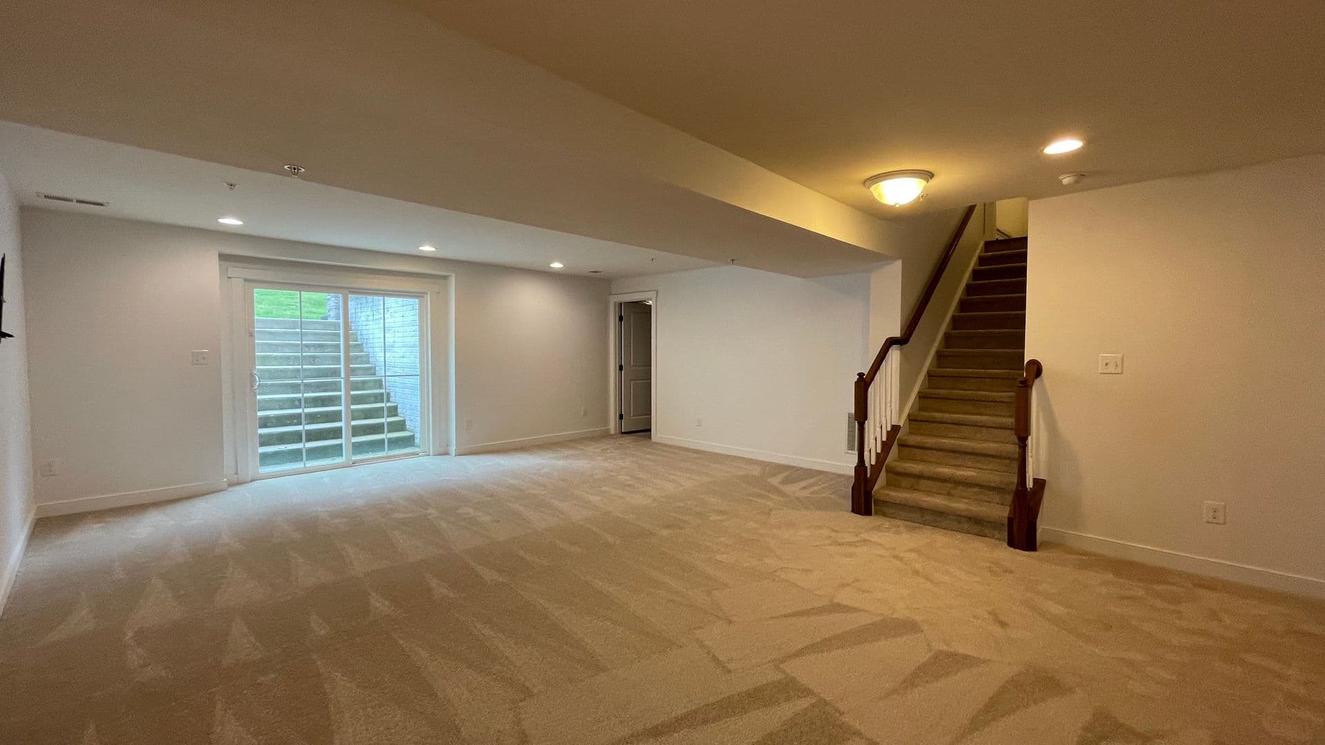 Dumfries House: 2309 Harmsworth Dr