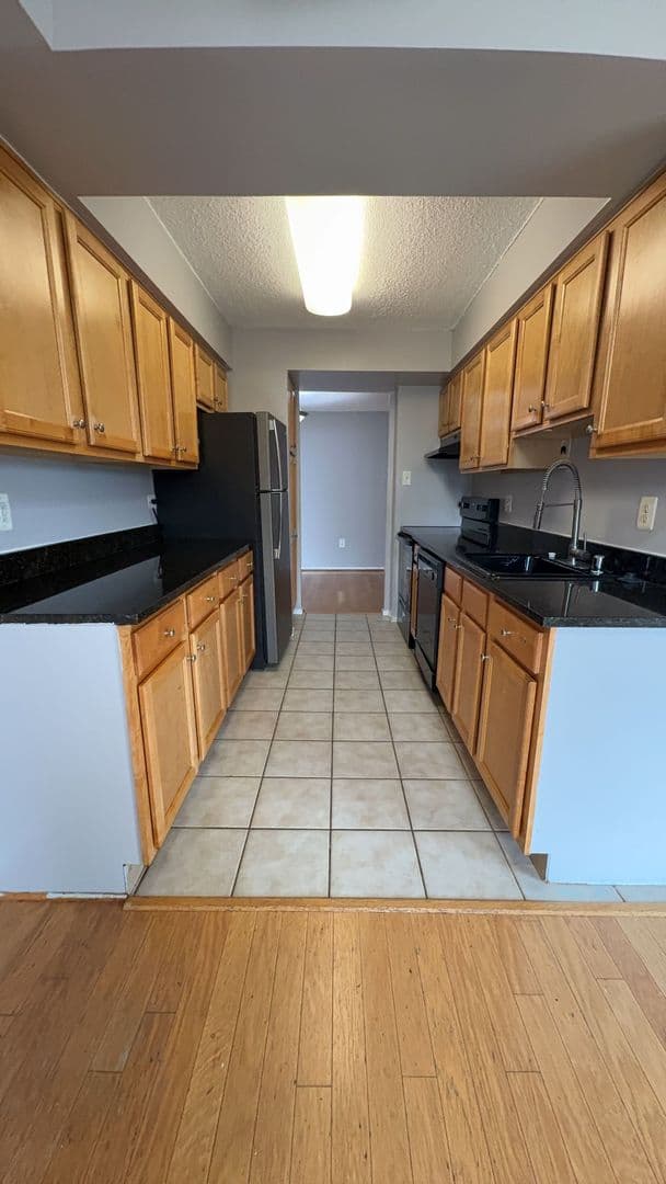 Arlington Condo: 4500 S. Four Mile Run Dr #704