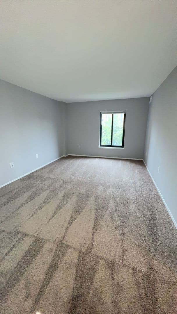 Arlington Condo: 4500 S. Four Mile Run Dr #704