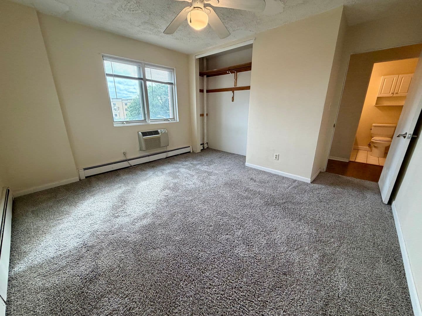 Milwaukee Apartment: 1321 N Franklin Pl