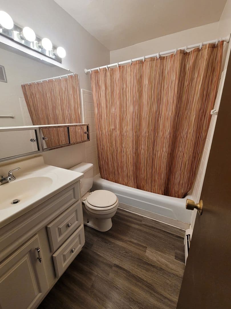 Milwaukee Apartment: 2535 N. Prospect Ave