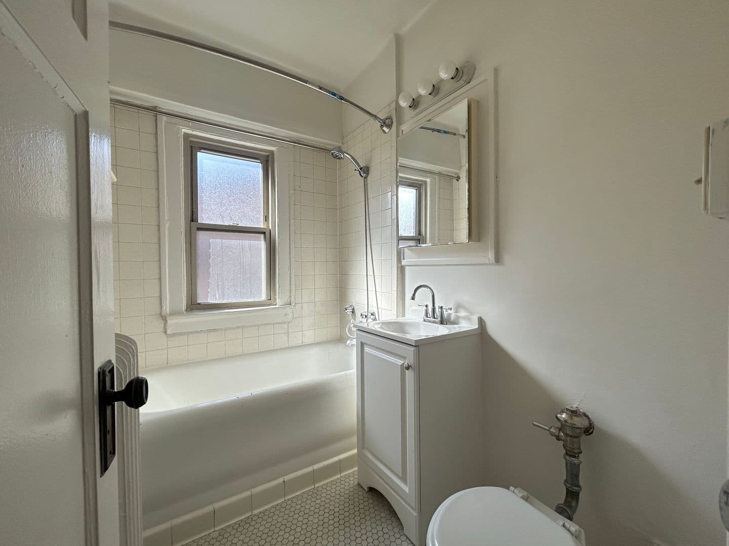 Milwaukee Apartment: 913 E. Kilbourn Ave.