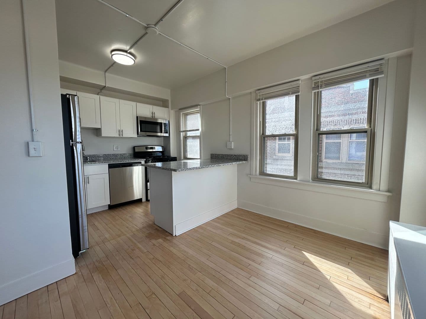 Milwaukee Apartment: 913 E. Kilbourn Ave.