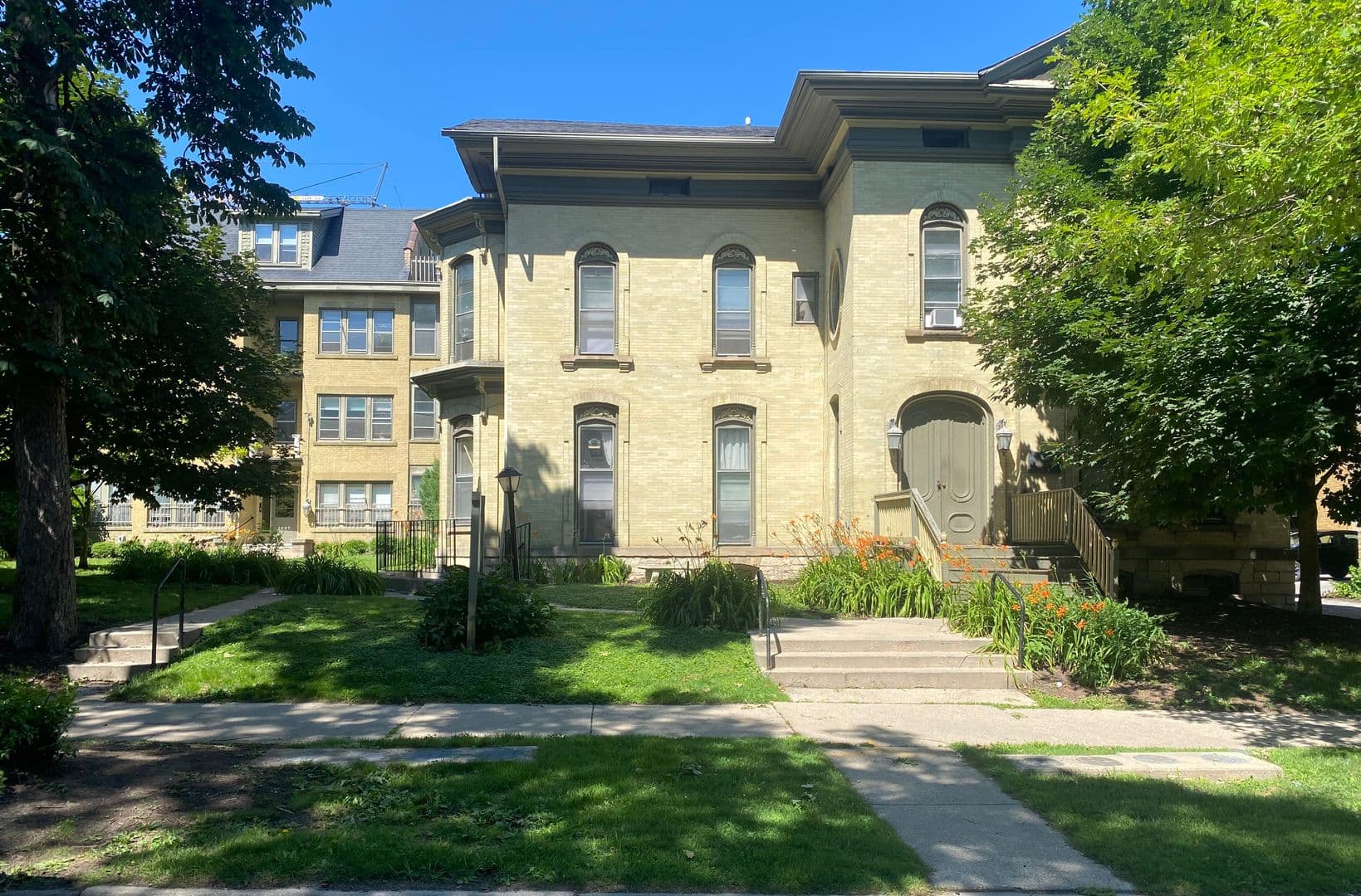 Milwaukee Apartment: 1227-1237 N. Cass St.