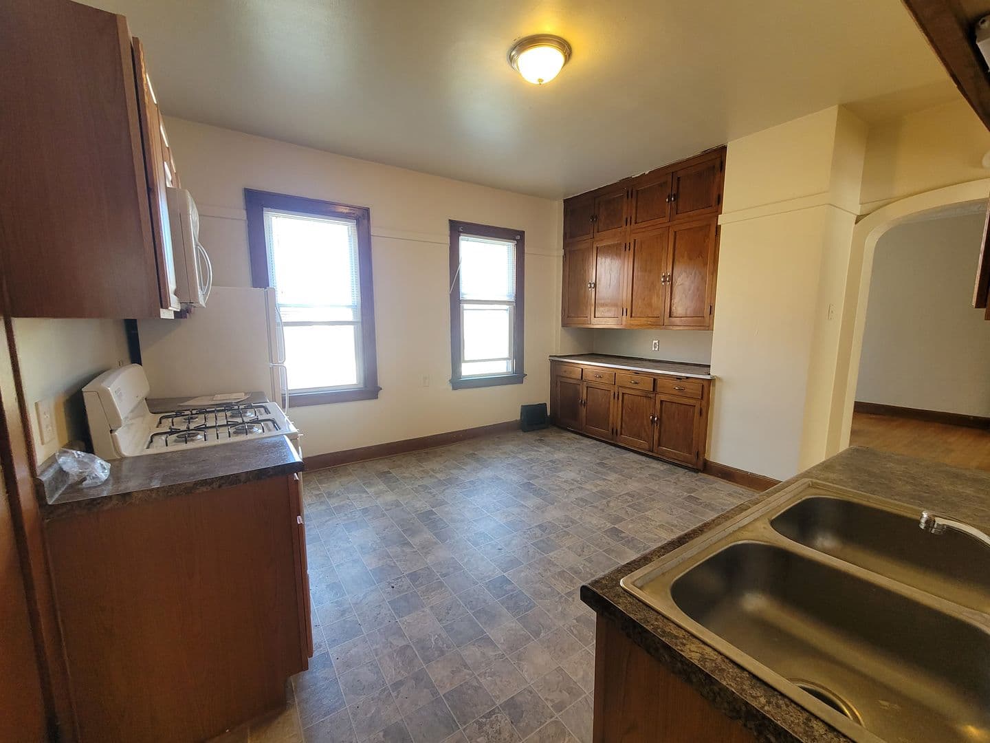 Milwaukee Apartment: 421-425 W. Washington St.