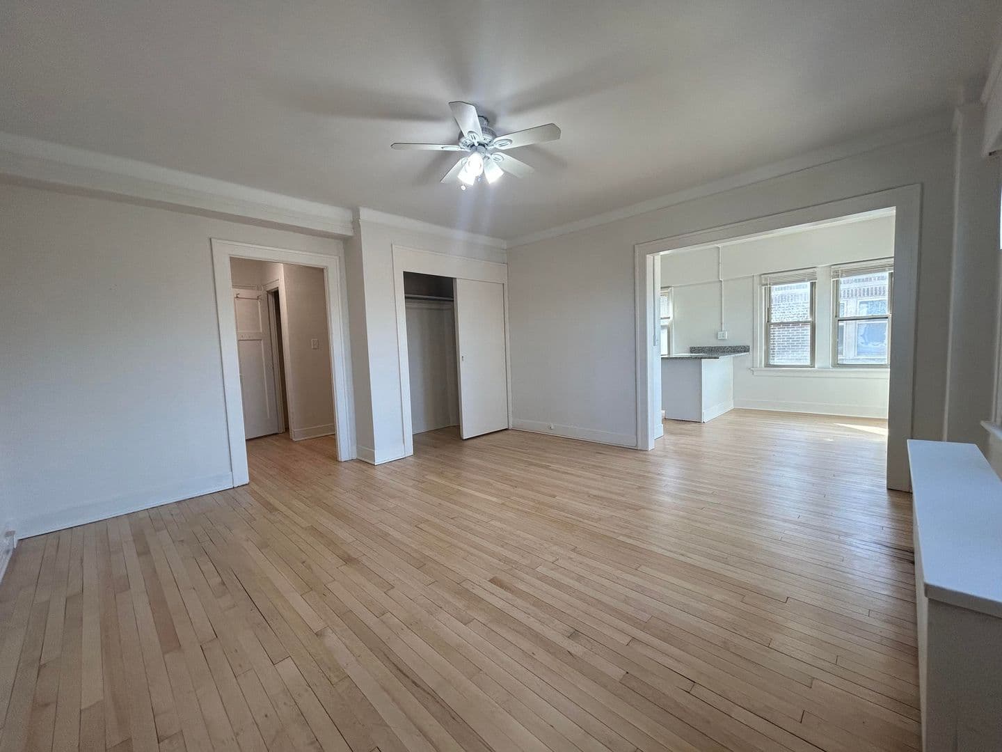Milwaukee Apartment: 913 E. Kilbourn Ave.