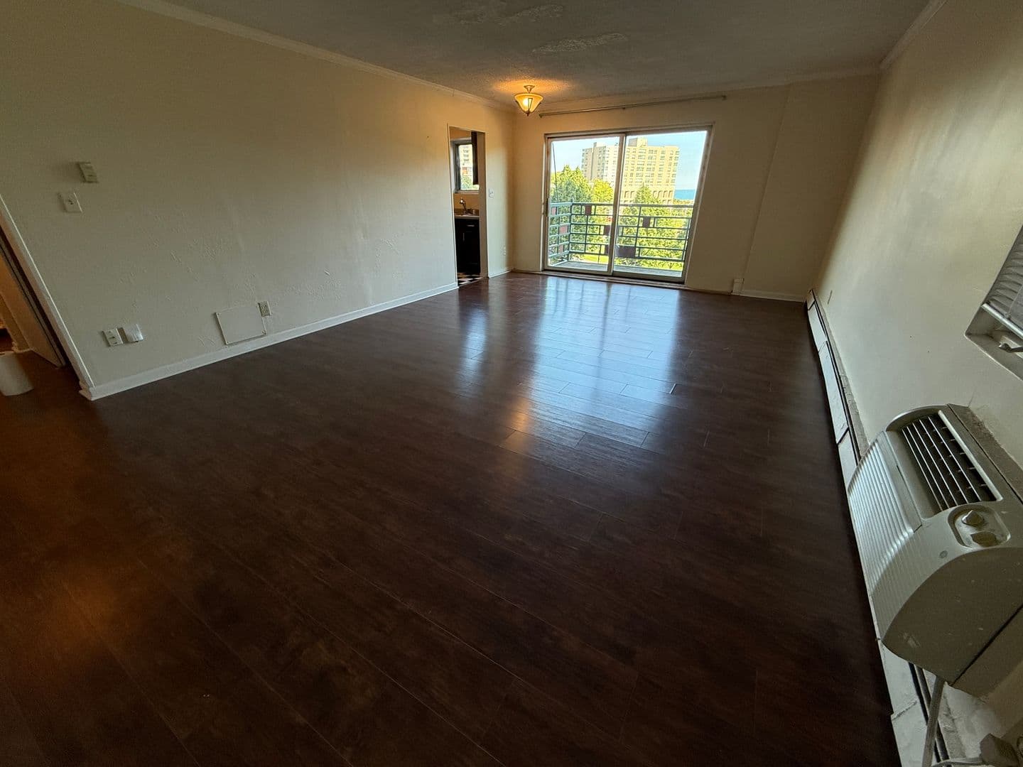 Milwaukee Apartment: 1321 N Franklin Pl