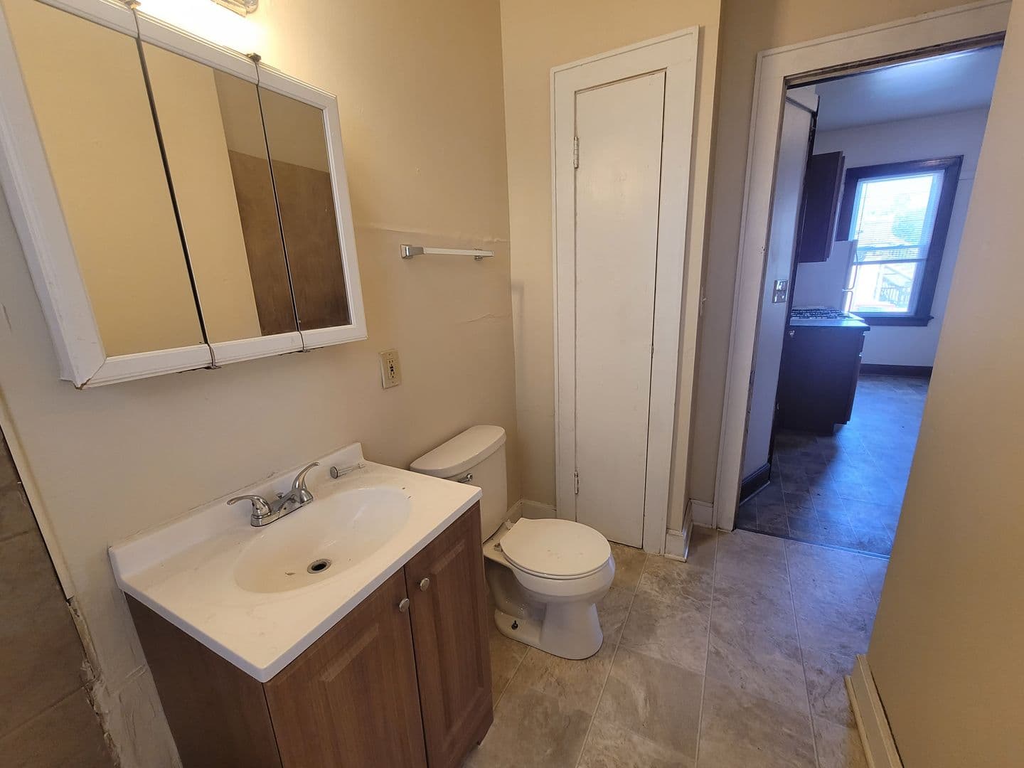 Milwaukee Apartment: 421-425 W. Washington St.