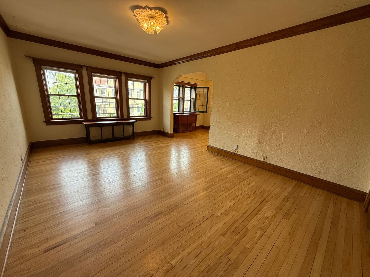 Milwaukee Apartment: 1628 N. Franklin Pl.