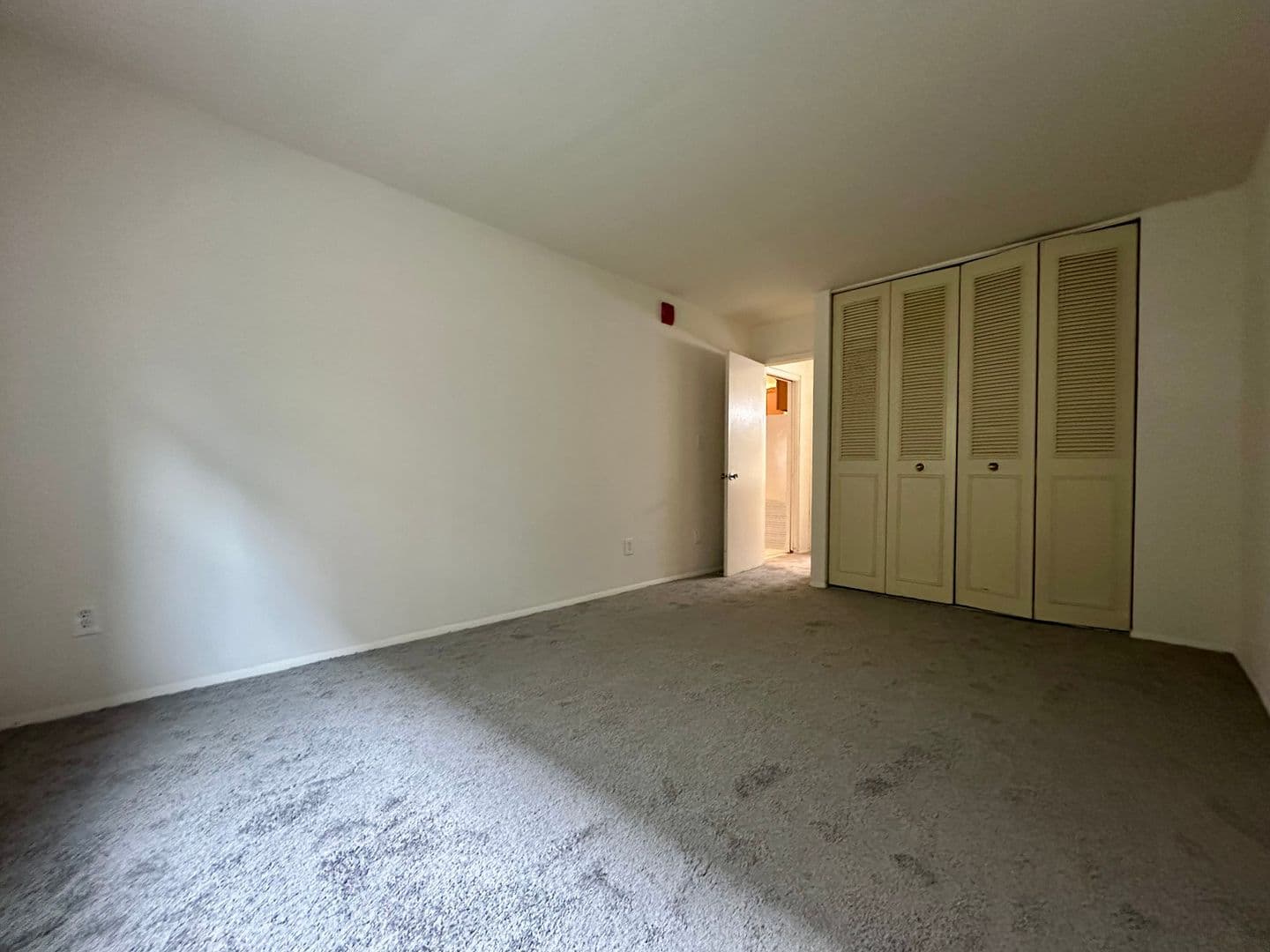 Milwaukee Apartment: 3069 N. Oakland Ave.