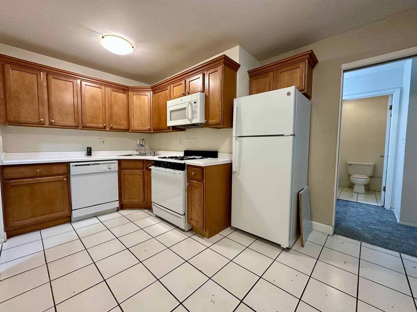Milwaukee Apartment: 3069 N. Oakland Ave.