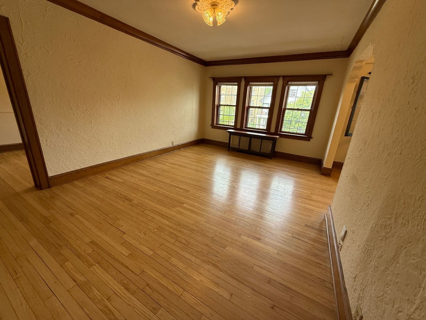 Milwaukee Apartment: 1628 N. Franklin Pl.