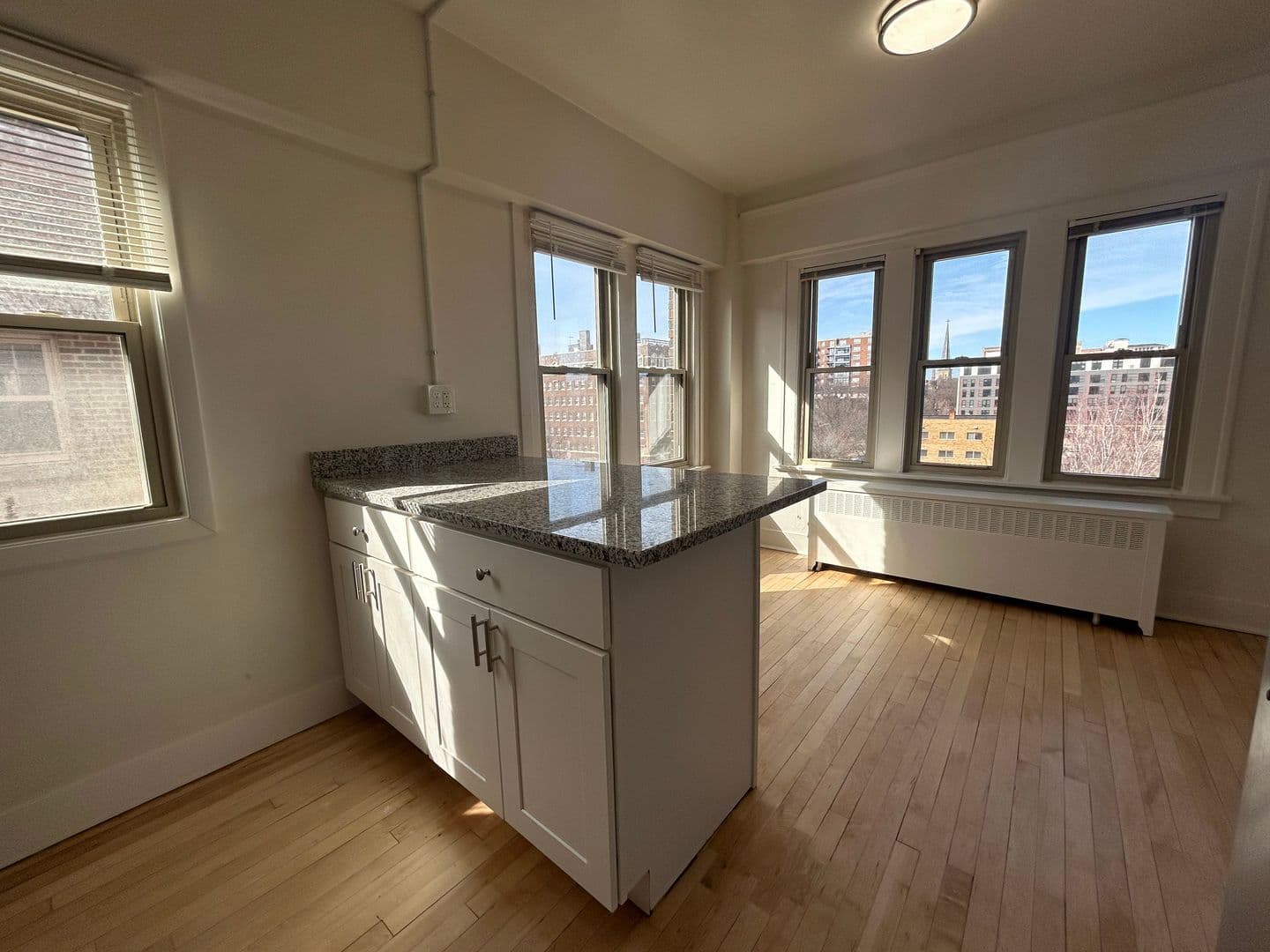 Milwaukee Apartment: 913 E. Kilbourn Ave.