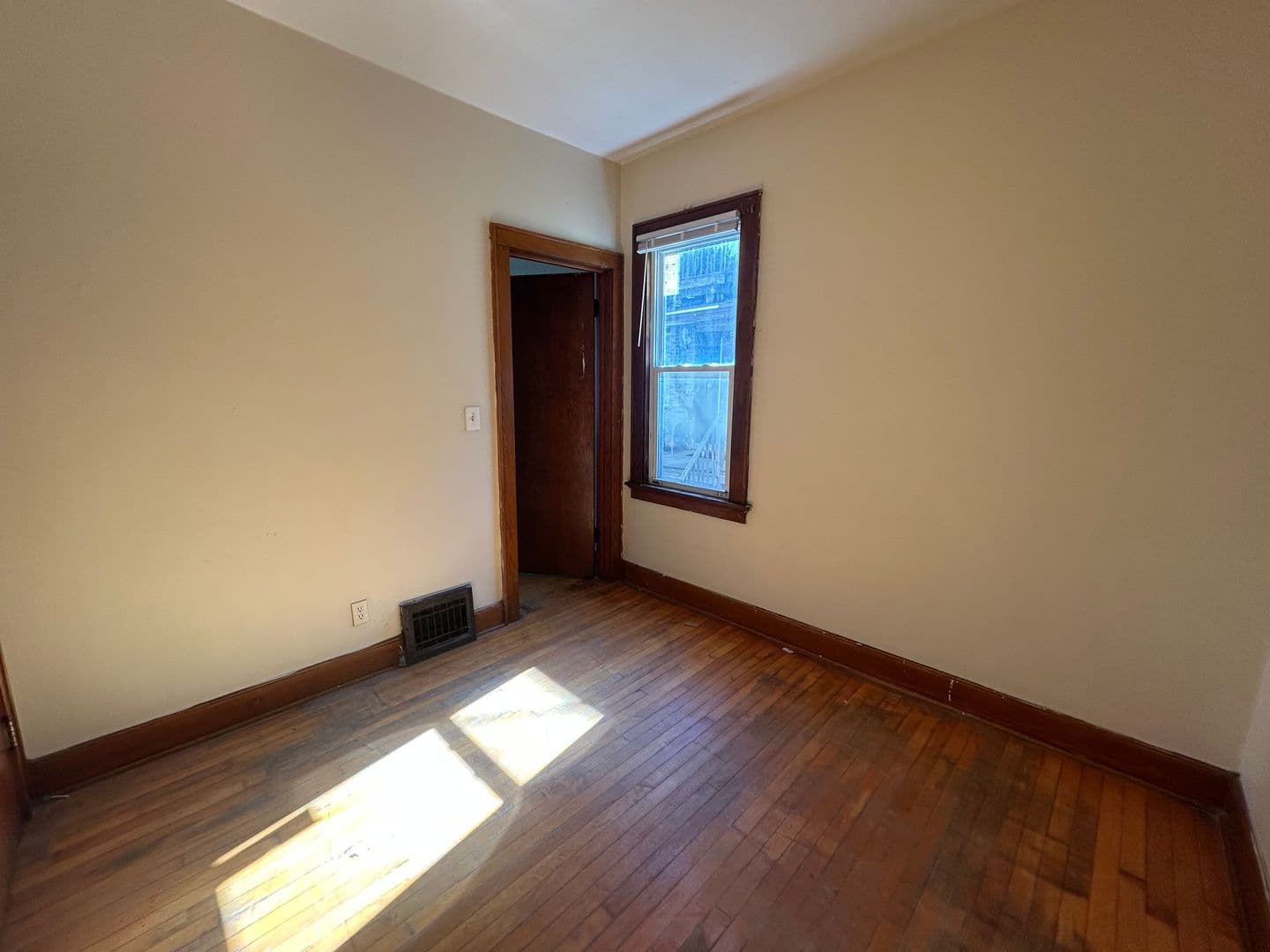 Milwaukee Apartment: 421-425 W. Washington St.