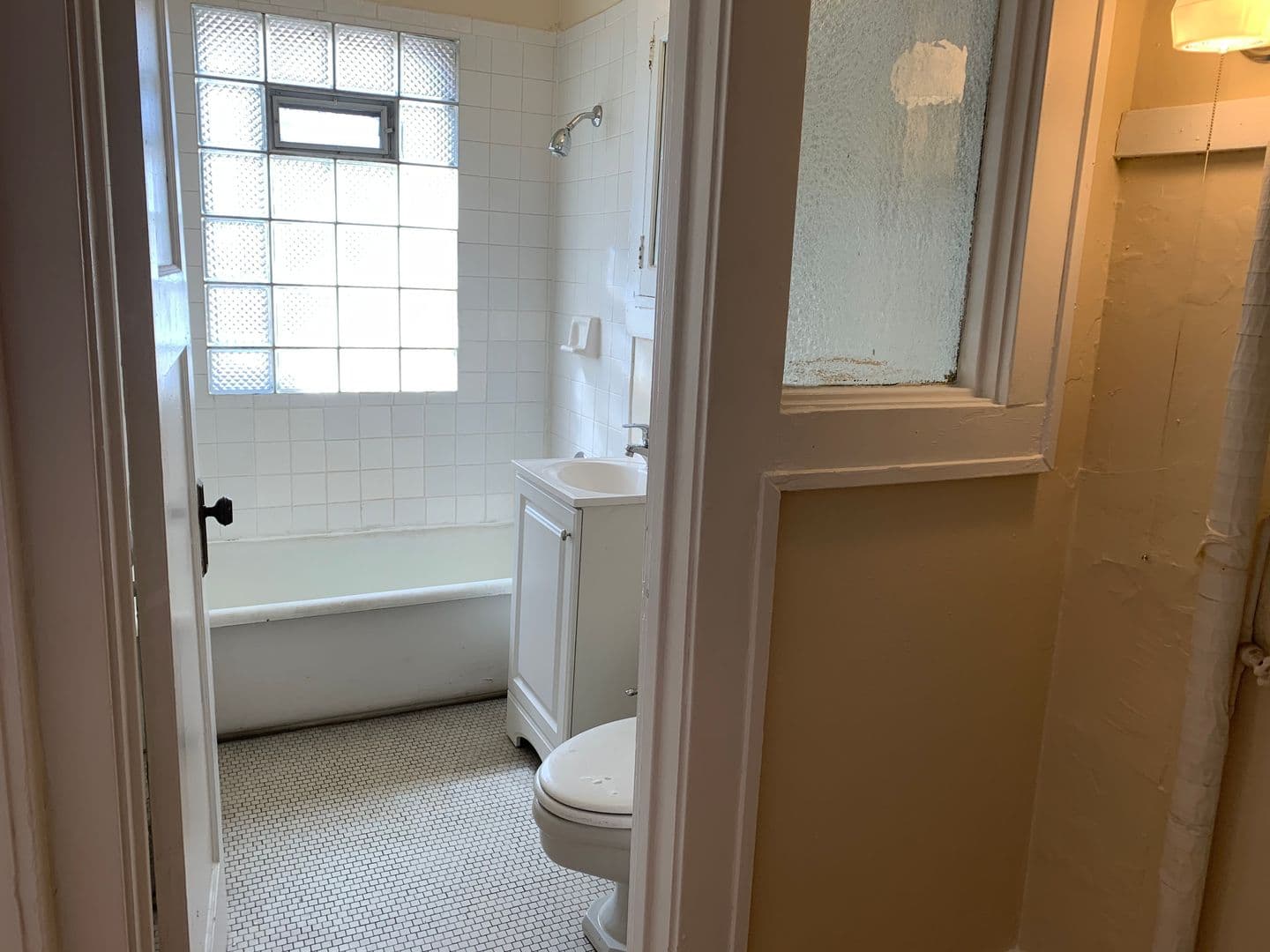 Milwaukee Apartment: 829 N. Cass St.